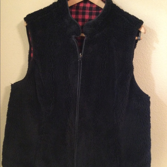 Red & black buffalo check vest reverses to faux black fur. Large. - Picture 2 of 5